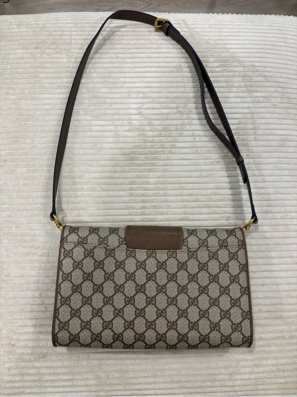 Gucci Beige and Brown GG Monogram Fold-Over Clutch with Gold-Tone Buckle - Picture 7 of 7